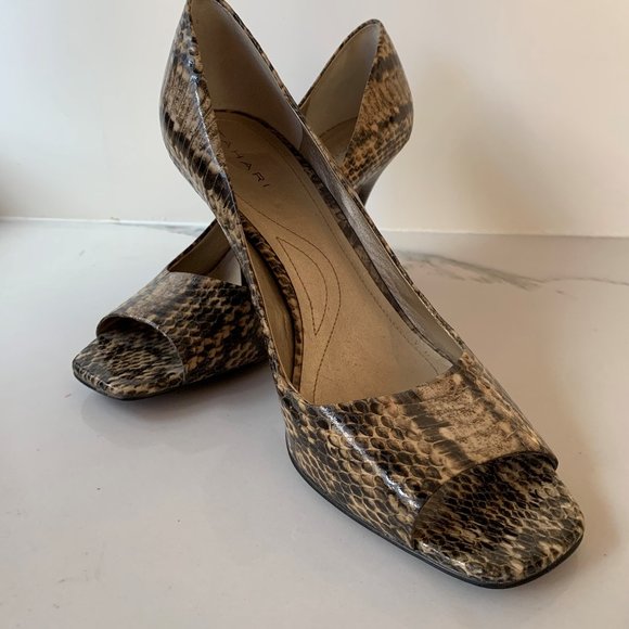 Tahari Riddle snake print heels - Picture 10 of 11